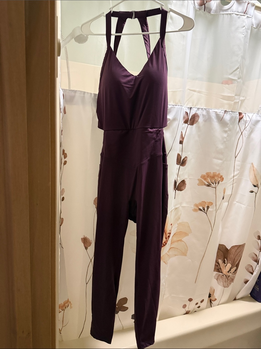 HALARA Deep Plum Sleeveless V‑Neck Jumpsuit